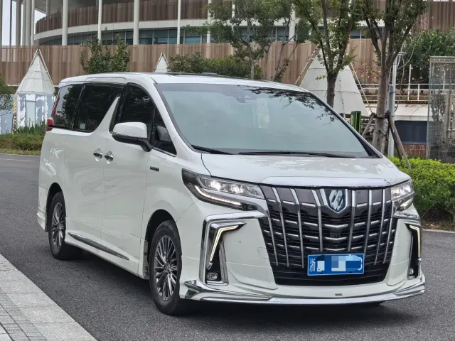 Toyota Alphard — Фото автомобиля 3
