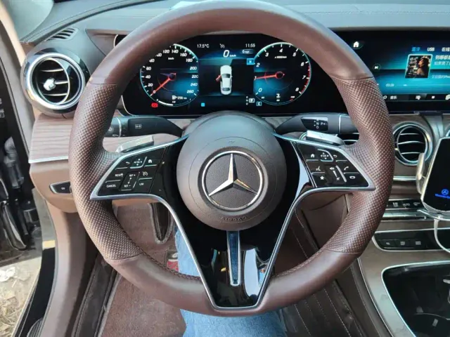 Mercedes-Benz E-Class — Фото автомобиля 15