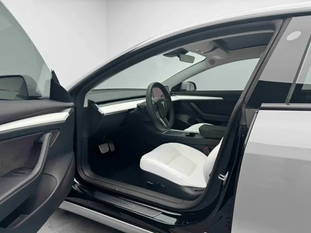 Tesla Model 3 — Фото автомобиля 7