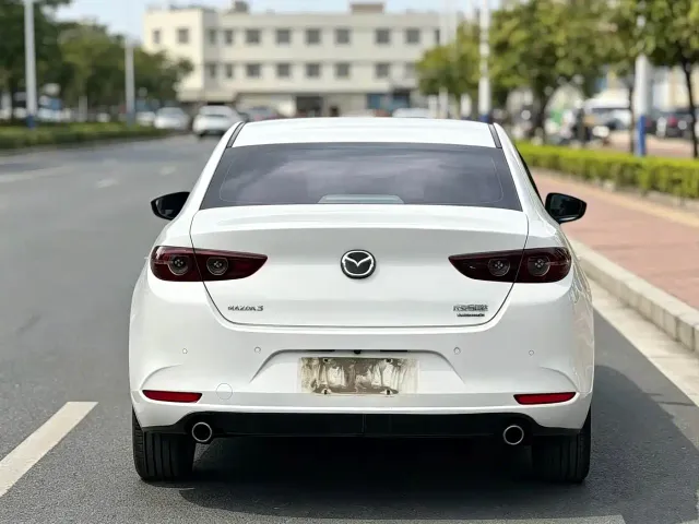 Mazda Axela — Фото автомобиля 8