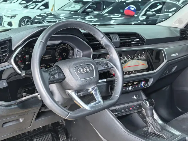 Audi Q3 — Фото автомобиля 11
