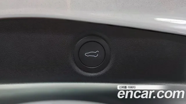 Tesla Model 3 — Фото автомобиля 29