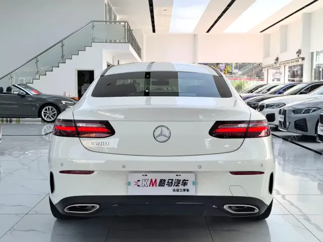 Mercedes-Benz E-Class — Фото автомобиля 13