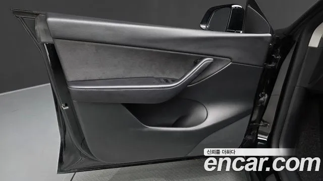 Tesla Model Y — Фото автомобиля 13