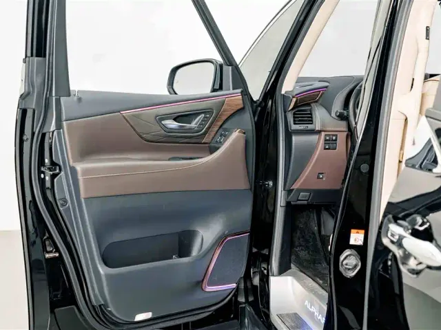 Toyota Vellfire — Фото автомобиля 18