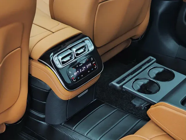 Mercedes-Benz S-Class — Фото автомобиля 30