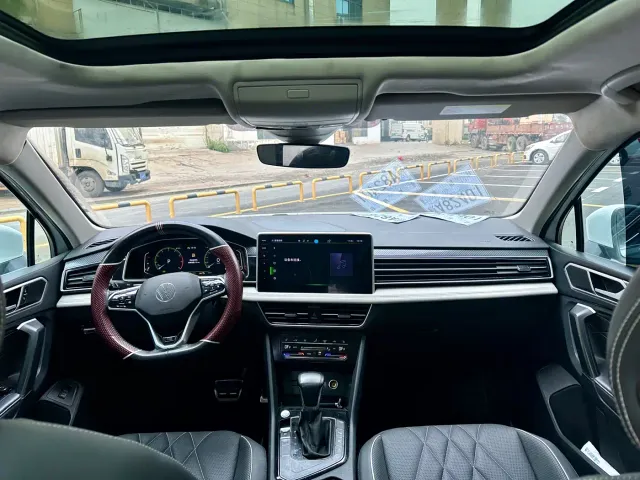 Volkswagen Tiguan L — Фото автомобиля 10