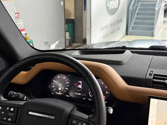 Land Rover Defender — Фото автомобиля 7