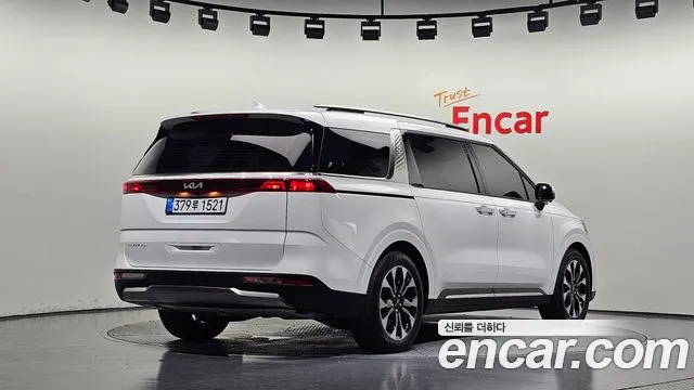 Kia Carnival Generation 4 — Фото автомобиля 2
