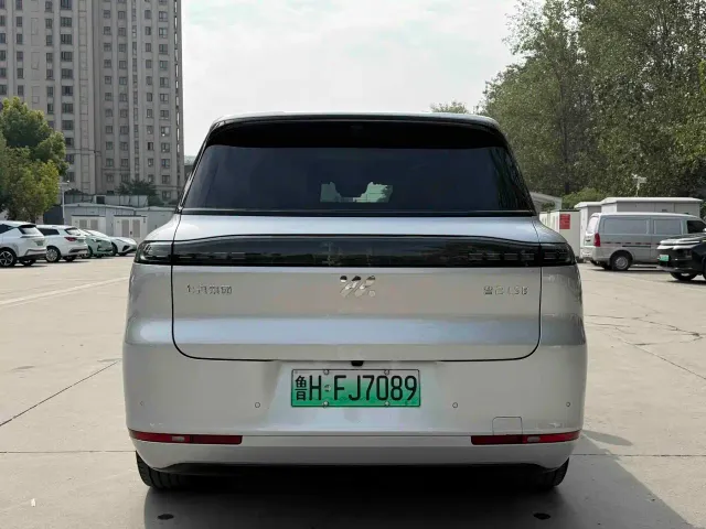 IM Motors LS8 — Фото автомобиля 11