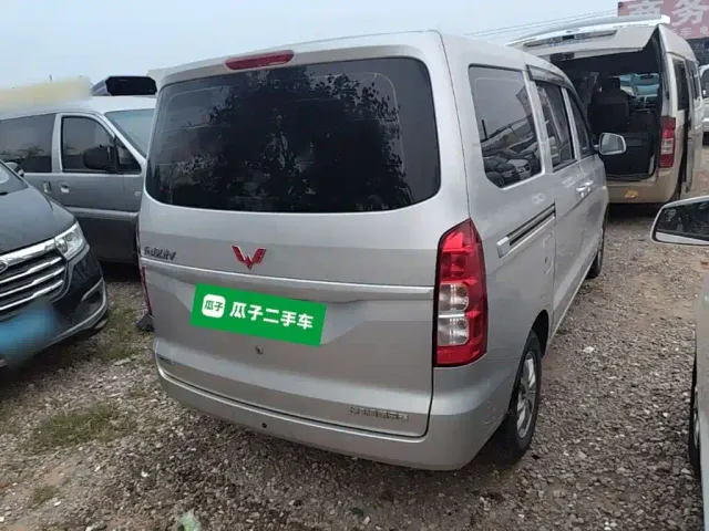 Wuling Hongguang V — Фото автомобиля 6