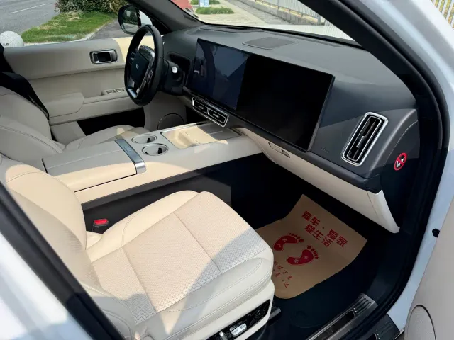 Li Auto L7 — Фото автомобиля 11