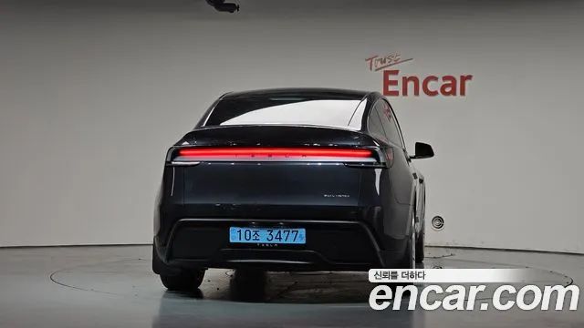 Tesla Model Y — Фото автомобиля 3