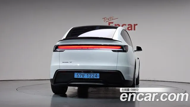 Tesla Model Y — Фото автомобиля 3