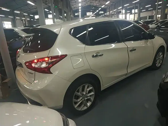 Nissan Tiida — Фото автомобиля 6