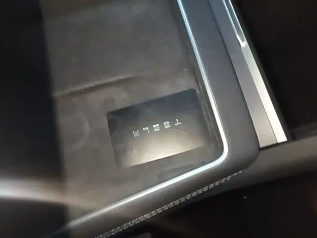 Tesla Model Y — Фото автомобиля 8
