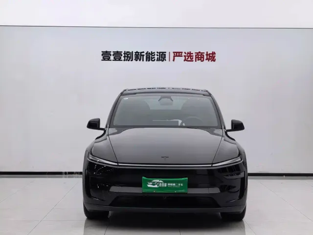 Tesla Model Y L — Фото автомобиля 2