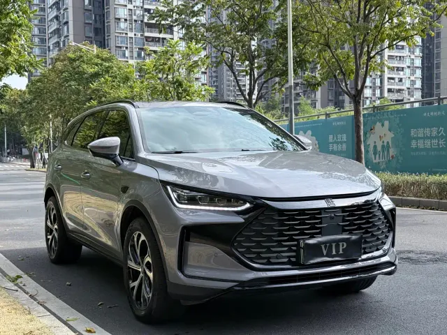BYD Tang — Фото автомобиля 5