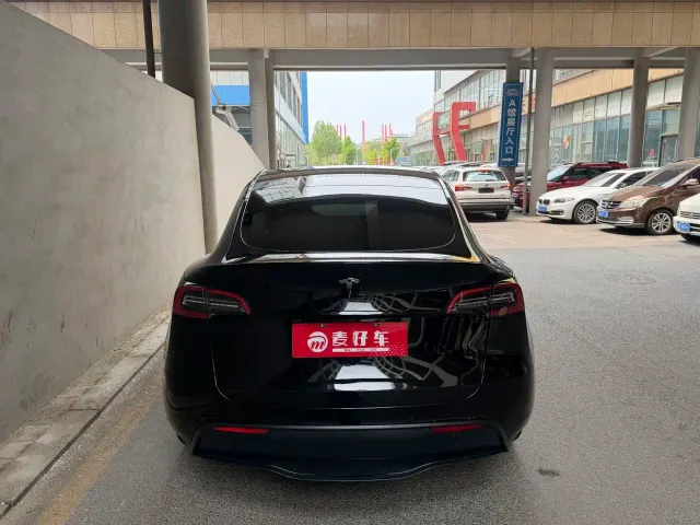 Tesla Model Y — Фото автомобиля 6