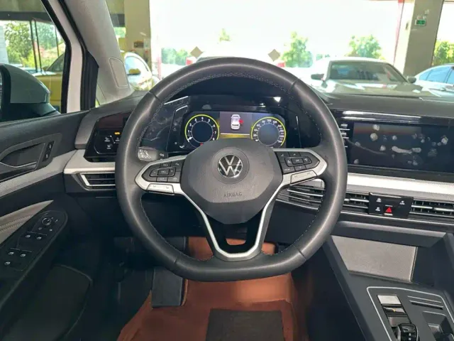 Volkswagen Golf — Фото автомобиля 2