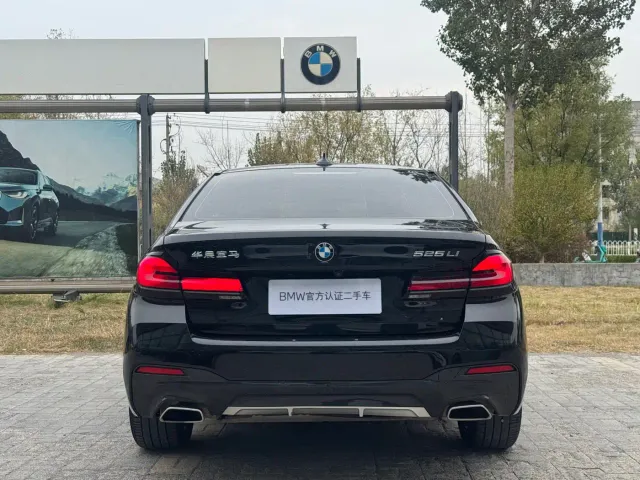 BMW 5 Series — Фото автомобиля 5