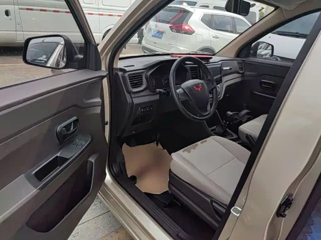 Wuling Hongguang V — Фото автомобиля 15