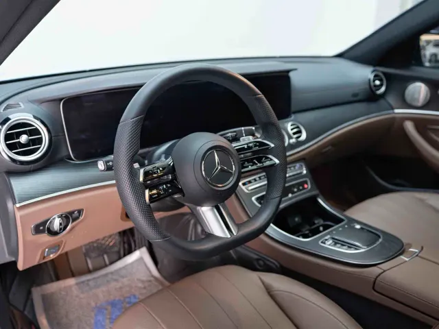 Mercedes-Benz E-Class — Фото автомобиля 11