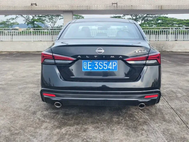 Nissan Teana — Фото автомобиля 10
