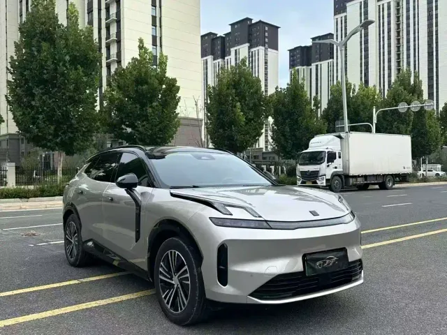 Lynk & Co 08 EM-P — Фото автомобиля 3
