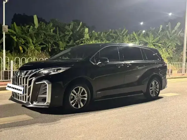 Фотография автомобиля — Toyota Sienna