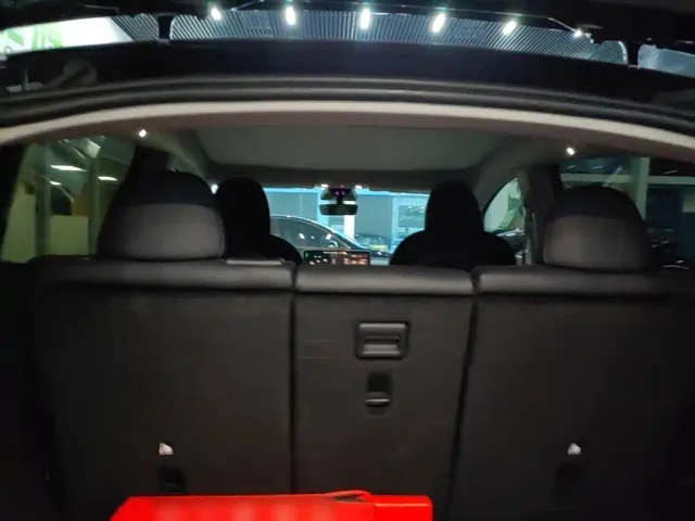 Tesla Model Y — Фото автомобиля 17