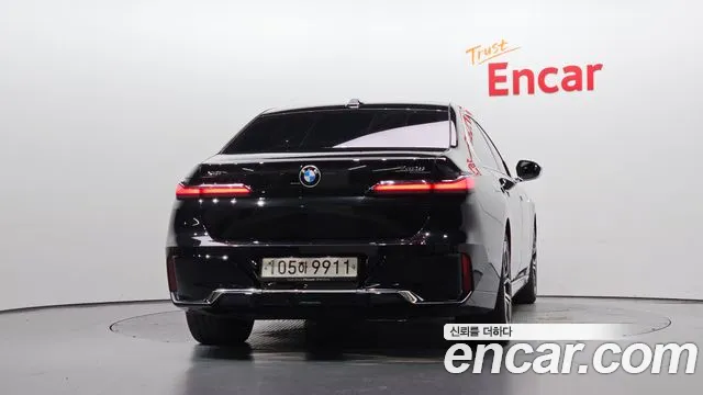 BMW 7 Series G70 — Фото автомобиля 4