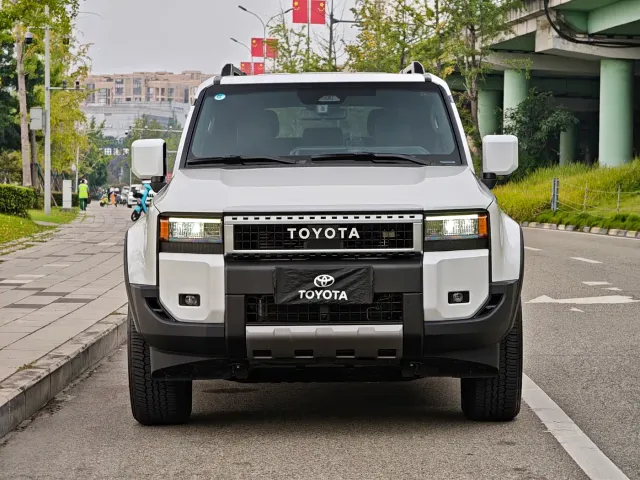 Toyota Prado — Фото автомобиля 2