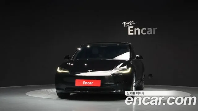 Tesla Model 3 — Фото автомобиля 3