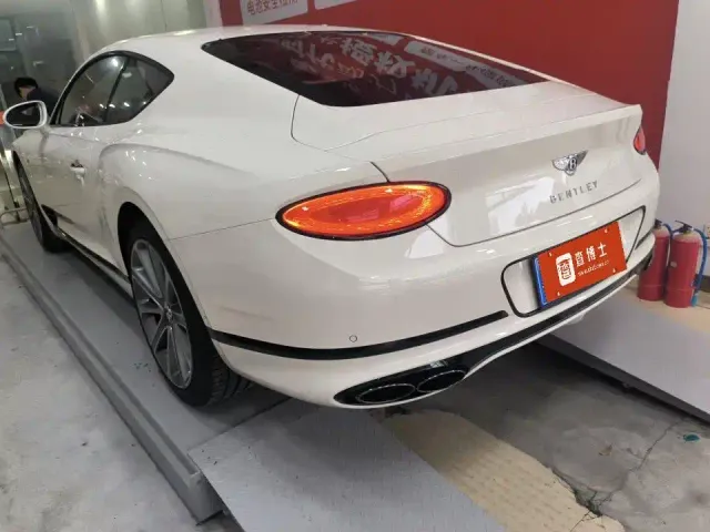 Bentley Continental — Фото автомобиля 3