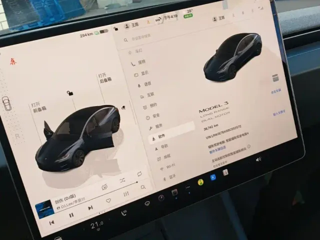 Tesla Model 3 — Фото автомобиля 12