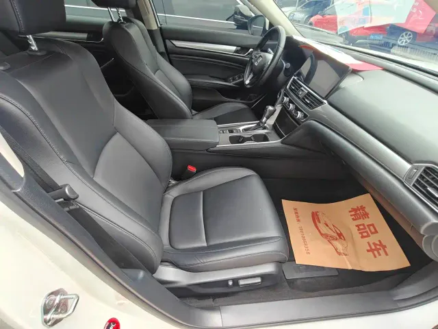 Honda Accord — Фото автомобиля 10
