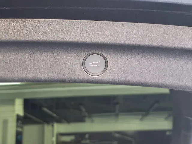 Tesla Model Y — Фото автомобиля 25