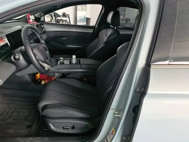 BYD Qin L — Фото автомобиля 14