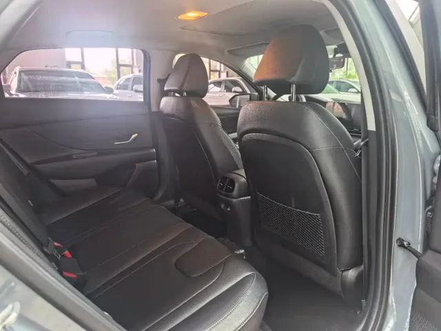 Hyundai Elantra 2022 1.5L CVT LUX Premium Edition — Фото автомобиля 12