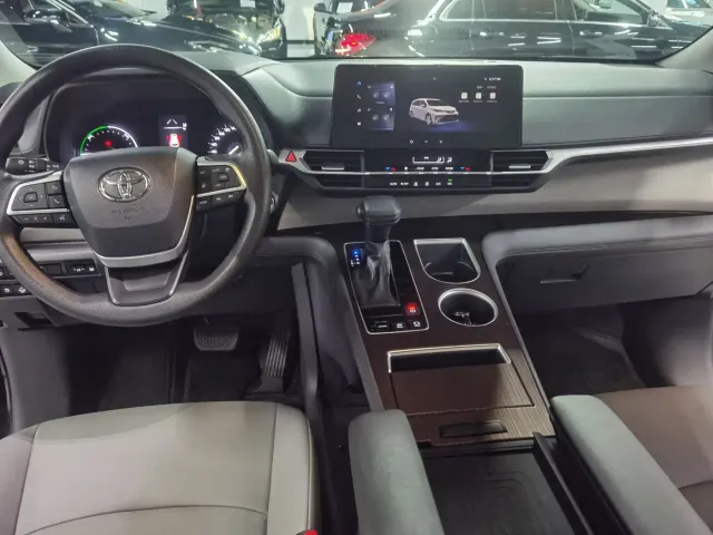 Toyota Granvia — Фото автомобиля 6