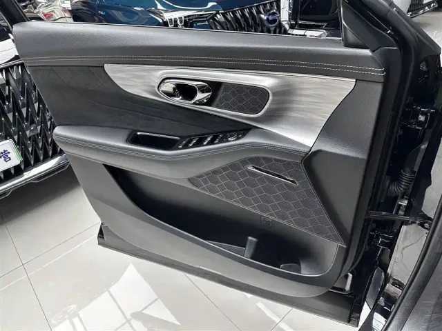 GAC Trumpchi GS8 — Фото автомобиля 11