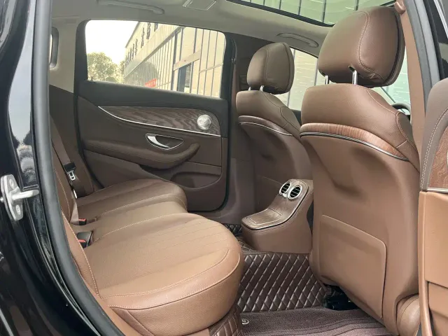 Mercedes-Benz E-Class — Фото автомобиля 15