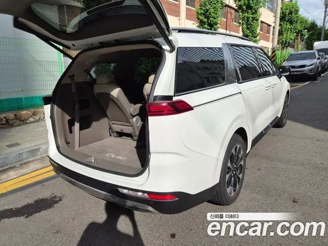 Kia Canival — Фото автомобиля 14