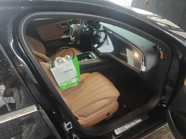 Mercedes-Benz E-Class — Фото автомобиля 17