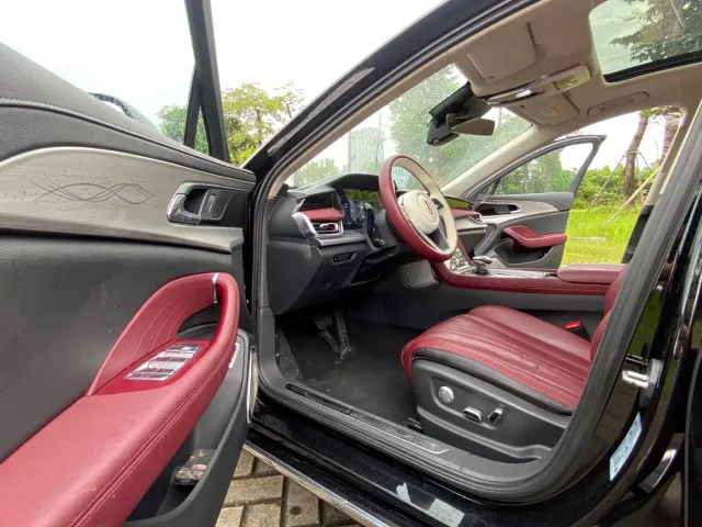 Hongqi H5 — Фото автомобиля 4