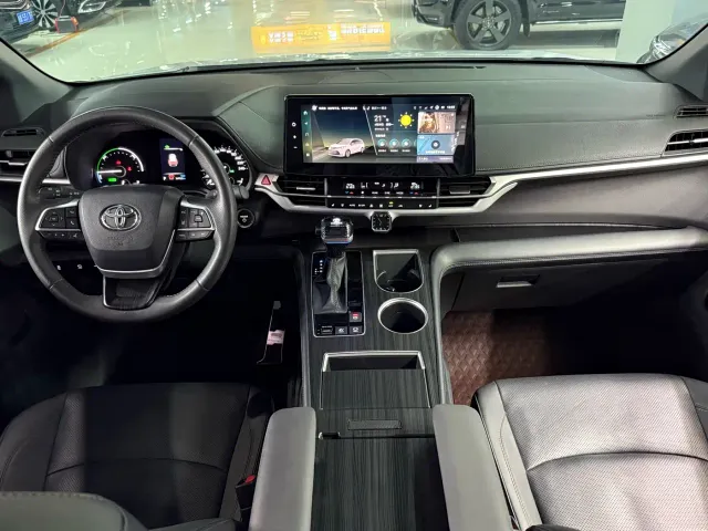 Toyota Sienna — Фото автомобиля 10