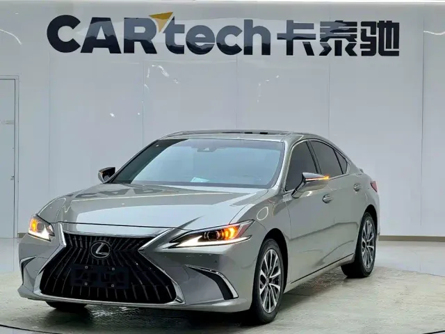 Фотография автомобиля — Lexus ES
