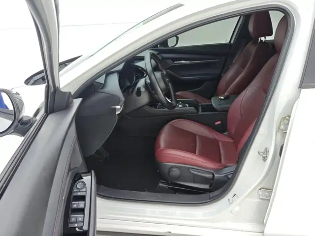Mazda Axela — Фото автомобиля 9