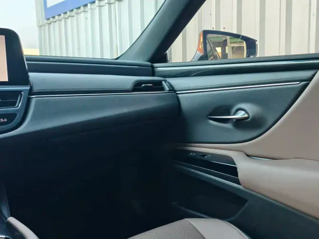 Lexus ES — Фото автомобиля 15